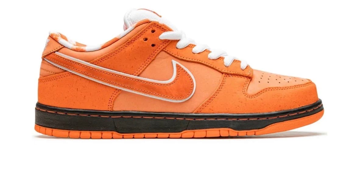 NIKE DUNK LOW SNEAKERS